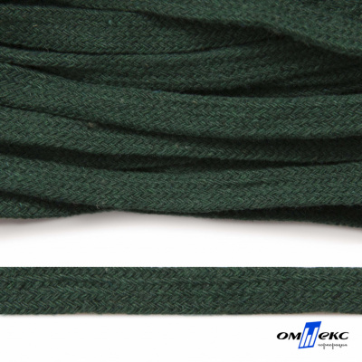 Шнур плетеный d-8 мм плоский, 70% хлопок 30% полиэстер, уп.85+/-1 м, цв.1016-т.зеленый - купить в Бийске. Цена: 742.50 руб.